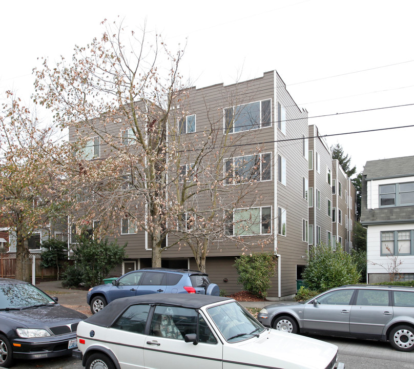 4422 Francis Ave N in Seattle, WA - Building Photo