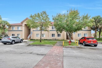 1103 Golden Lakes Blvd in West Palm Beach, FL - Building Photo - Building Photo