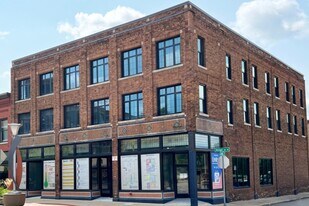 121 Michigan Ave W in Battle Creek, MI - Building Photo