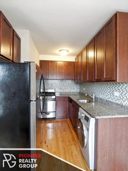 556 W Arlington Pl, Unit 2 in Chicago, IL - Foto de edificio