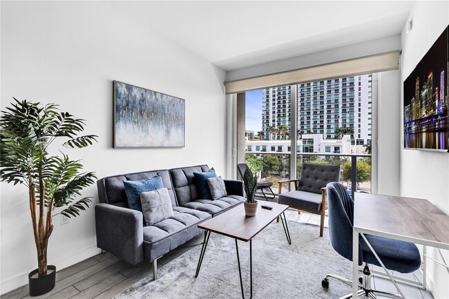 321 NE 26th St, Unit 508 in Miami, FL - Foto de edificio - Building Photo