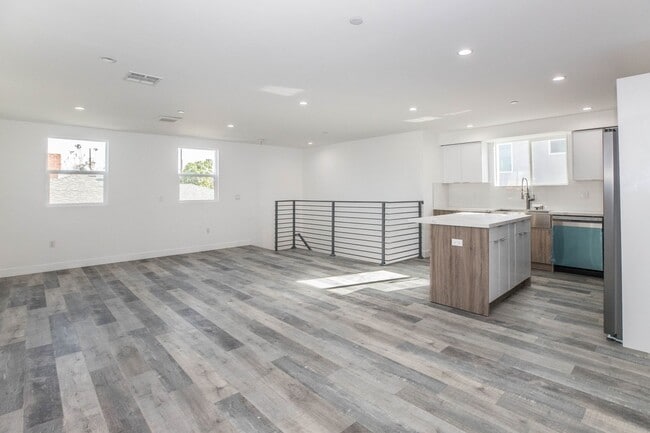 property at 543 N Virgil Ave