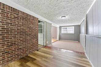 1961 Valley Ridge Dr SW in Atlanta, GA - Building Photo - Building Photo