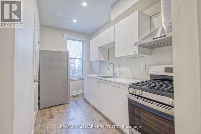 46 Springhurst Ave in Toronto, ON - Building Photo - Building Photo