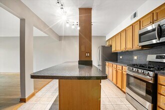 5200 Carriage Way Dr in Rolling Meadows, IL - Building Photo - Building Photo