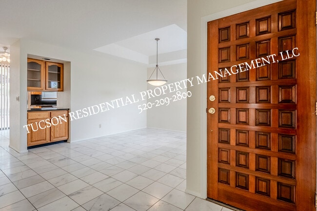 756 Cam Diestro in Oro Valley, AZ - Building Photo - Building Photo