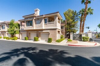 251 S Green Valley Pkwy, Unit 1722 in Henderson, NV - Building Photo - Building Photo