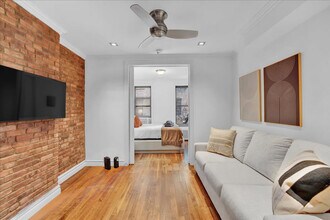 52 Barrow St in New York, NY - Building Photo - Building Photo