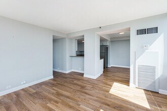 3320 Spinnaker Ln in Detroit, MI - Building Photo - Building Photo
