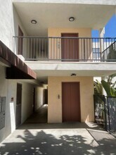 11139 Acama Street, in North Hollywood, CA - Foto de edificio - Building Photo
