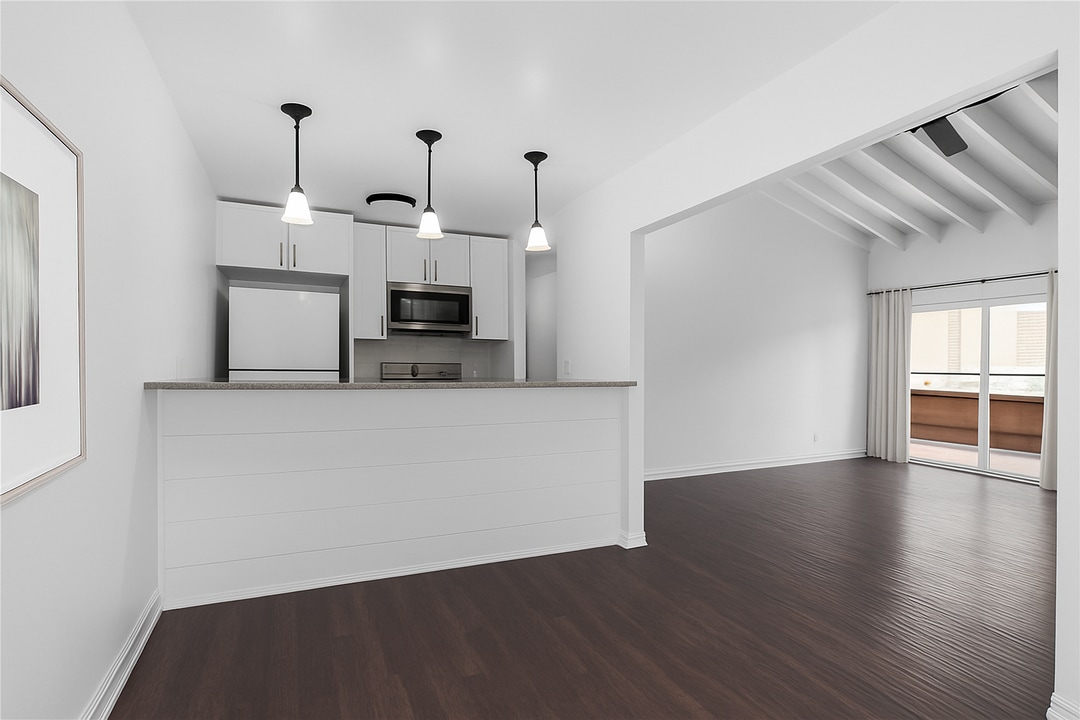 1001 W Stevens Ave, Unit 202 in Santa Ana, CA - Building Photo