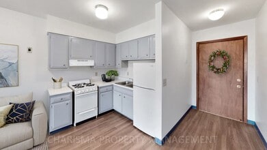 503 Poplar Dr in Canton, SD - Building Photo - Building Photo