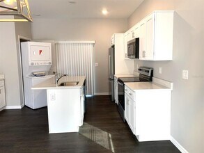 10364 Kidron Ave in Englewood, FL - Building Photo - Building Photo
