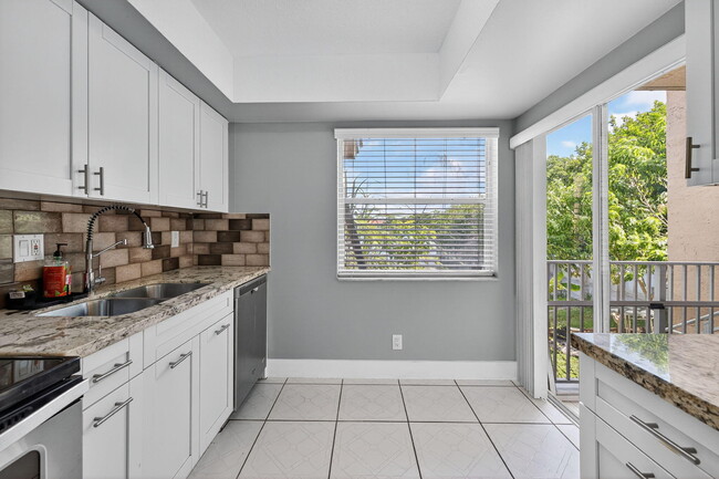 3239 NW 44th St in Oakland Park, FL - Building Photo - Building Photo