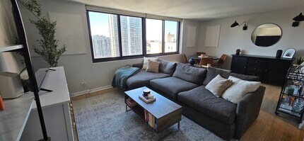 1221 N Dearborn Pkwy in Chicago, IL - Building Photo - Building Photo