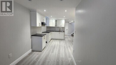 435 Stonegate Ave in Oshawa, ON - Building Photo - Building Photo