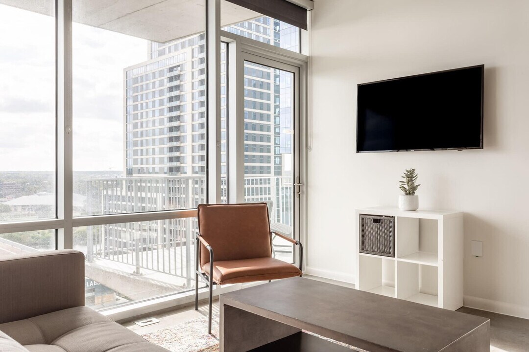 421 W 3rd St in Austin, TX - Building Photo