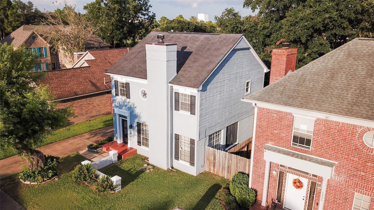 6010 E Stoney Grove Loop in Houston, TX - Building Photo