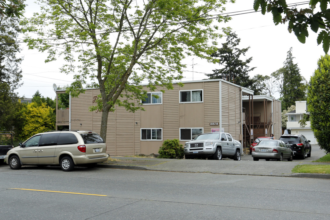 Highland Terrace Apartments in Seattle, WA - Building Photo