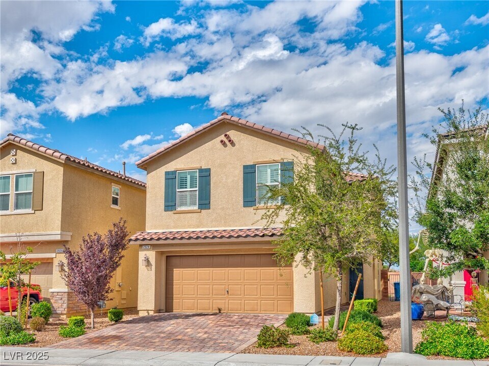 2924 Tranquil Brook Ave in Henderson, NV - Building Photo