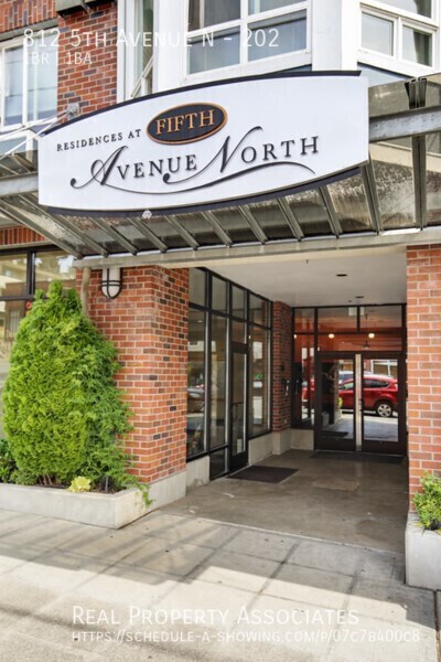 812 5th Ave N in Seattle, WA - Foto de edificio - Building Photo