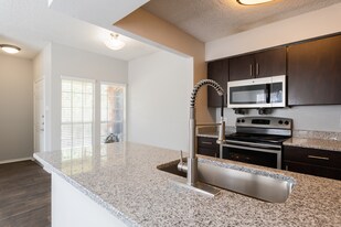 Summer House Apartment Homes