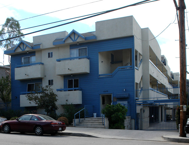 10079 Tujunga Canyon Blvd in Tujunga, CA - Building Photo - Building Photo