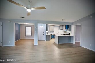 3542 Sheldrake Dr in Jacksonville, FL - Building Photo - Building Photo