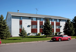 Freemont Apartments in Hutchinson, MN - Building Photo - Building Photo