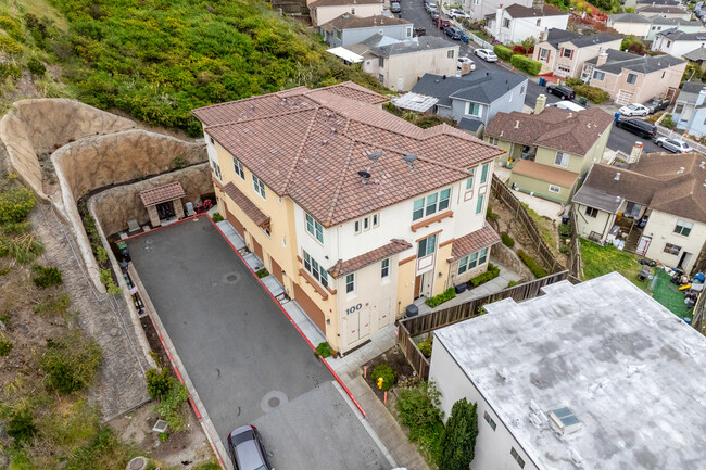 Wellington in Daly City, CA - Foto de edificio - Building Photo