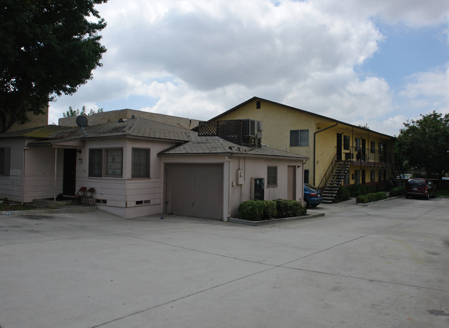 736-752 S Mollison Ave in El Cajon, CA - Building Photo - Building Photo