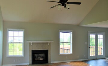 1577 Autumn Dr in Clarksville, TN - Building Photo - Building Photo
