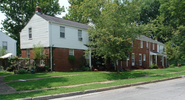 1505 Waverly Rd in Kingsport, TN - Foto de edificio - Building Photo