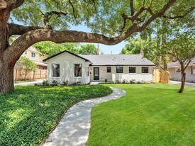 2501 Briarhurst Dr in Houston, TX - Building Photo