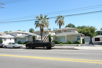 5644-5648 Kester Ave in Van Nuys, CA - Building Photo - Building Photo