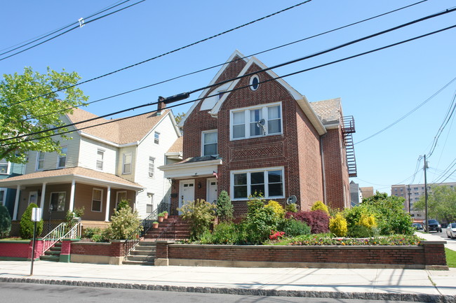 92 Gordon St in Perth Amboy, NJ - Building Photo - Building Photo