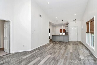 5325 Silabert Ave in Charlotte, NC - Building Photo - Building Photo
