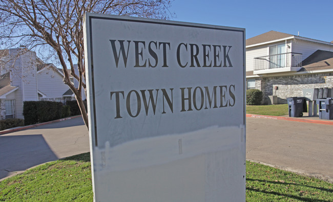 West Creek Townhomes in Fort Worth, TX - Foto de edificio - Building Photo