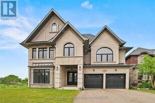 74 Bond Crescent in Richmond Hill, ON - Building Photo