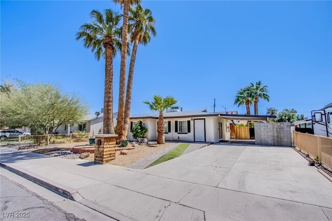 1046 E Hassett Ave in Las Vegas, NV - Building Photo - Building Photo