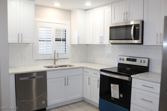 16380 Dublin Cir in Ft. Myers, FL - Foto de edificio - Building Photo