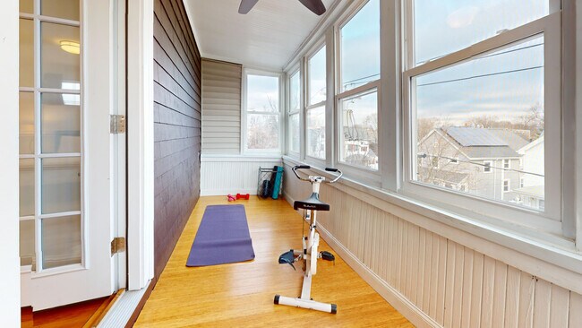 30 Clay St, Unit 3 in Cambridge, MA - Foto de edificio - Building Photo