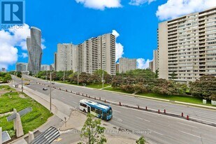 1 Elm Dr W in Mississauga, ON - Building Photo