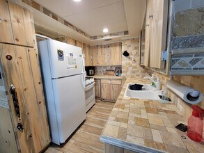 230 Shadybrook Ln in Las Vegas, NV - Building Photo - Building Photo