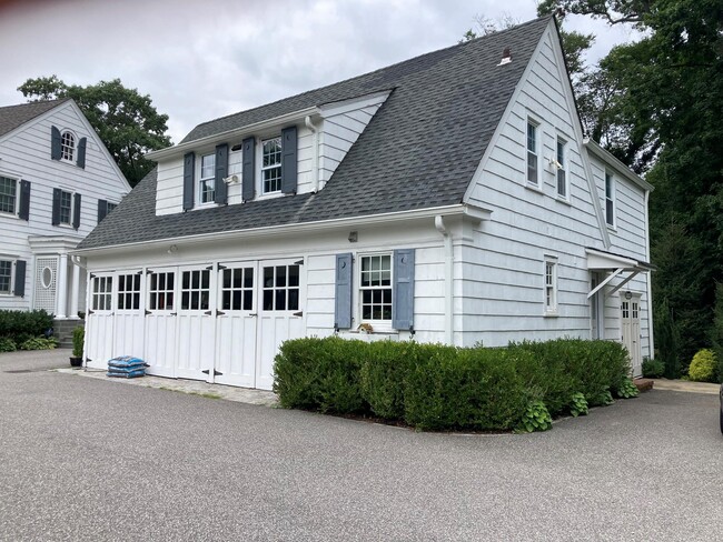 2 Red Ground Rd in Old Westbury, NY - Building Photo - Building Photo