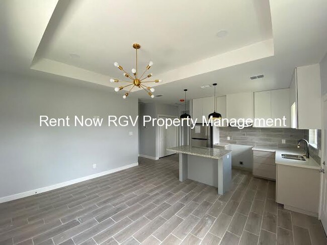 826 S Missouri St, Unit 4 in Alton, TX - Foto de edificio - Building Photo