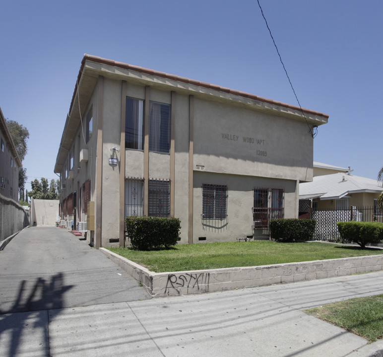 12009 Vanowen St in North Hollywood, CA - Building Photo