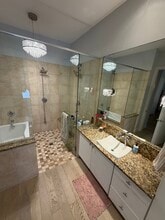 2950 McKinney Ave, Unit 418 in Dallas, TX - Foto de edificio - Building Photo