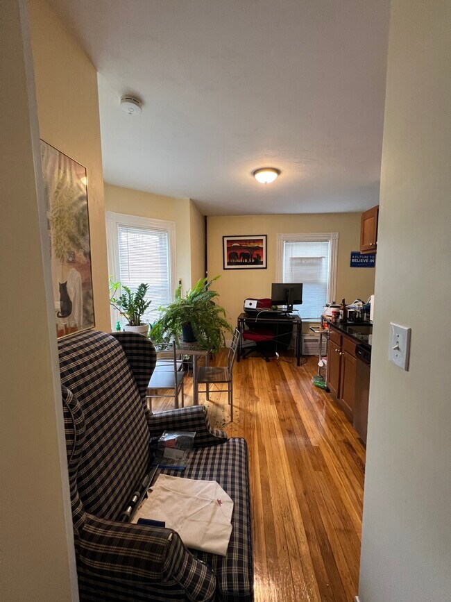 16 Blake St, Unit 3 in Cambridge, MA - Foto de edificio - Building Photo