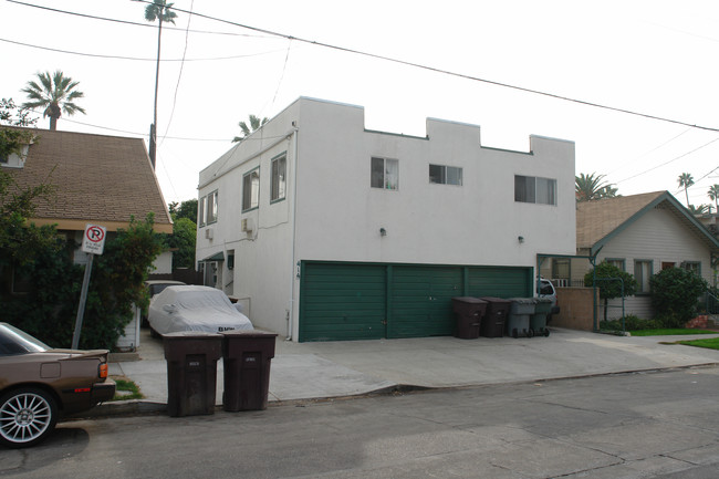 414 E Elk Ave in Glendale, CA - Building Photo - Building Photo